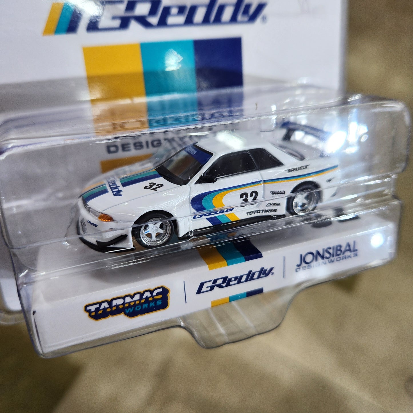 Tarmac Works - Nissan Skyline GT-R (R32) Widebody Jonsibal Designworks 'GReddy'