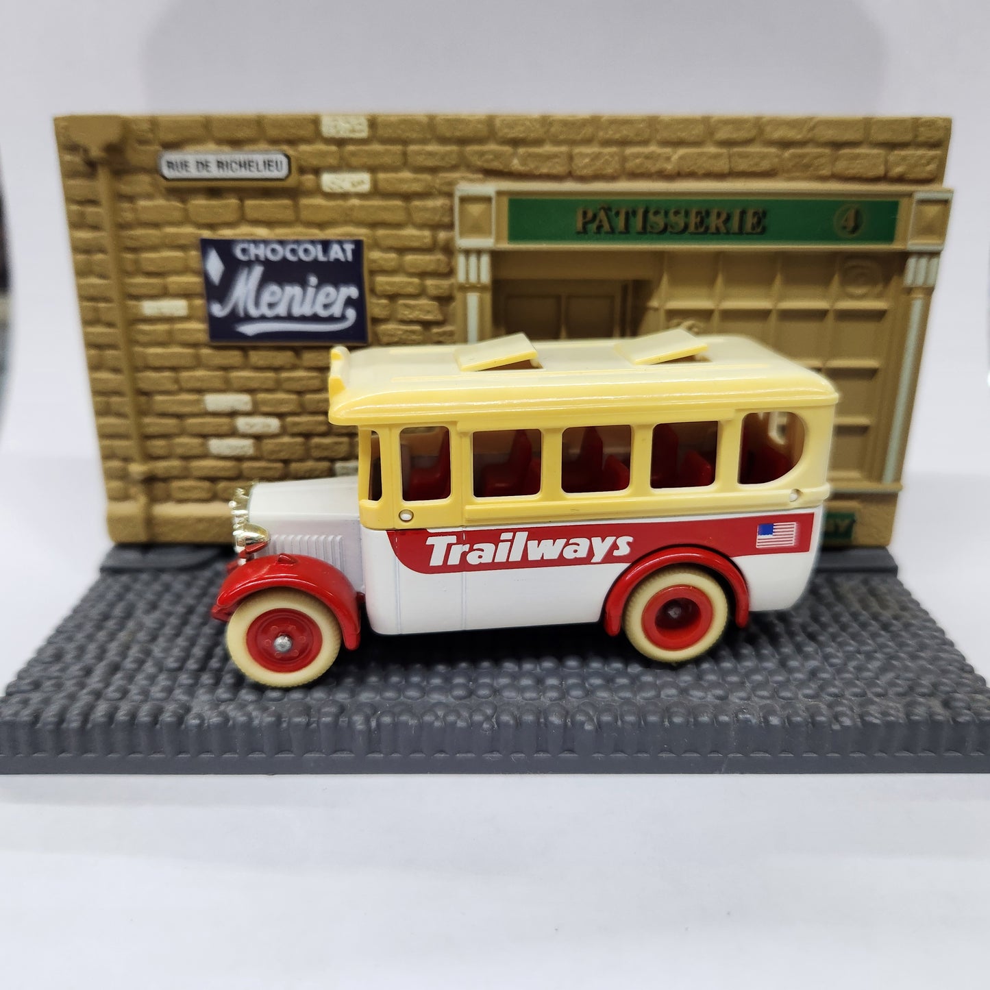Lledo - Days Gone - Bus (Made in England) - 1:64 Scale