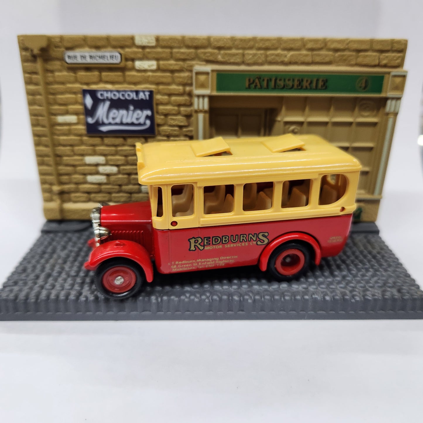 Lledo - Days Gone - Bus (Made in England) - 1:64 Scale