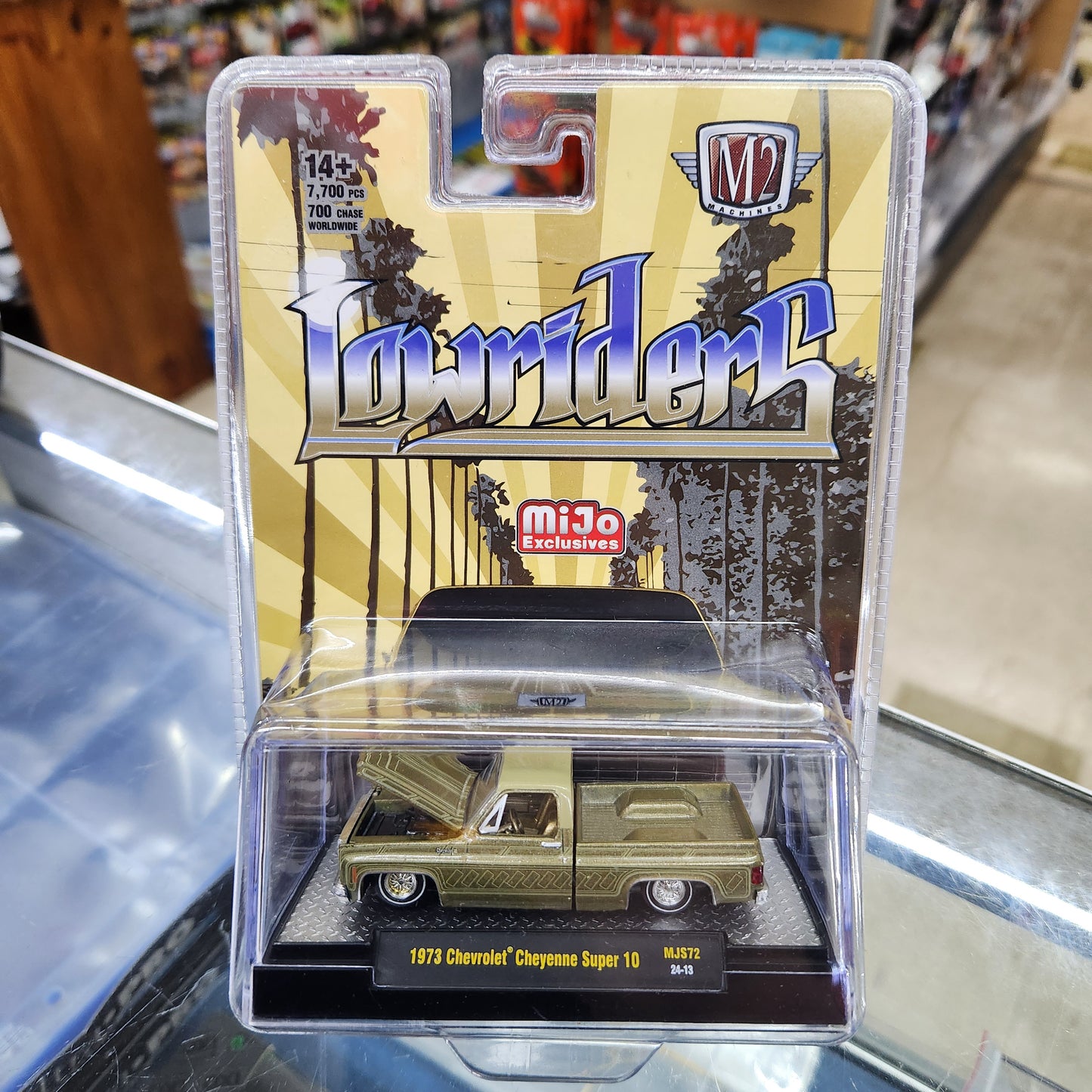 M2 Machines - 1973 Chevrolet Cheyenne Super 10 (Biege) - 1:64 Scale
