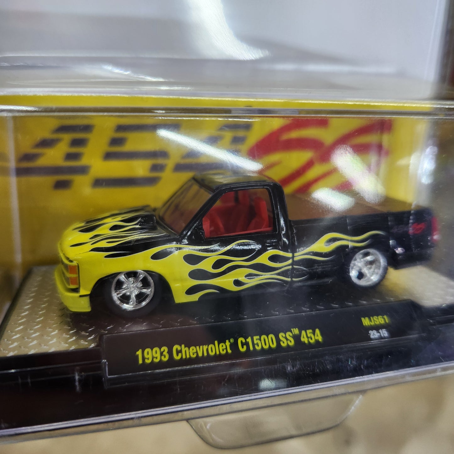M2 Machines - 1993 Chevrolet C1500 SS 454 (Black/Yellow)