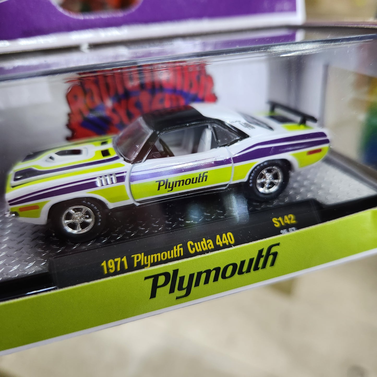 M2 Machines - 'Auto-Thentics' Mix 142 - 1971 Plymouth Cuda 440 (Purple/Green)