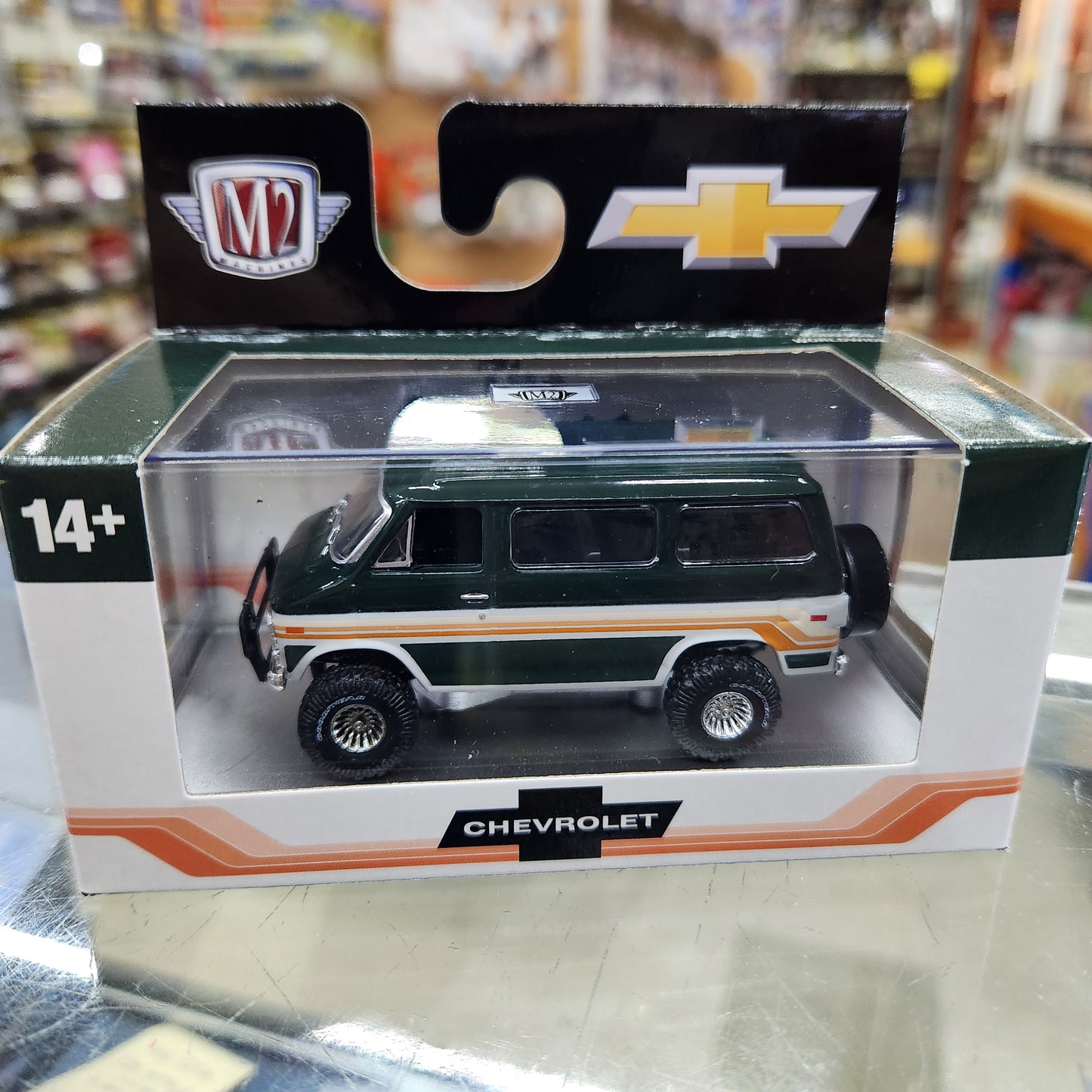 M2 Machines - 'Auto-Trucks' Mix 104 - 1971 Chevrolet Van Beauville 4x4