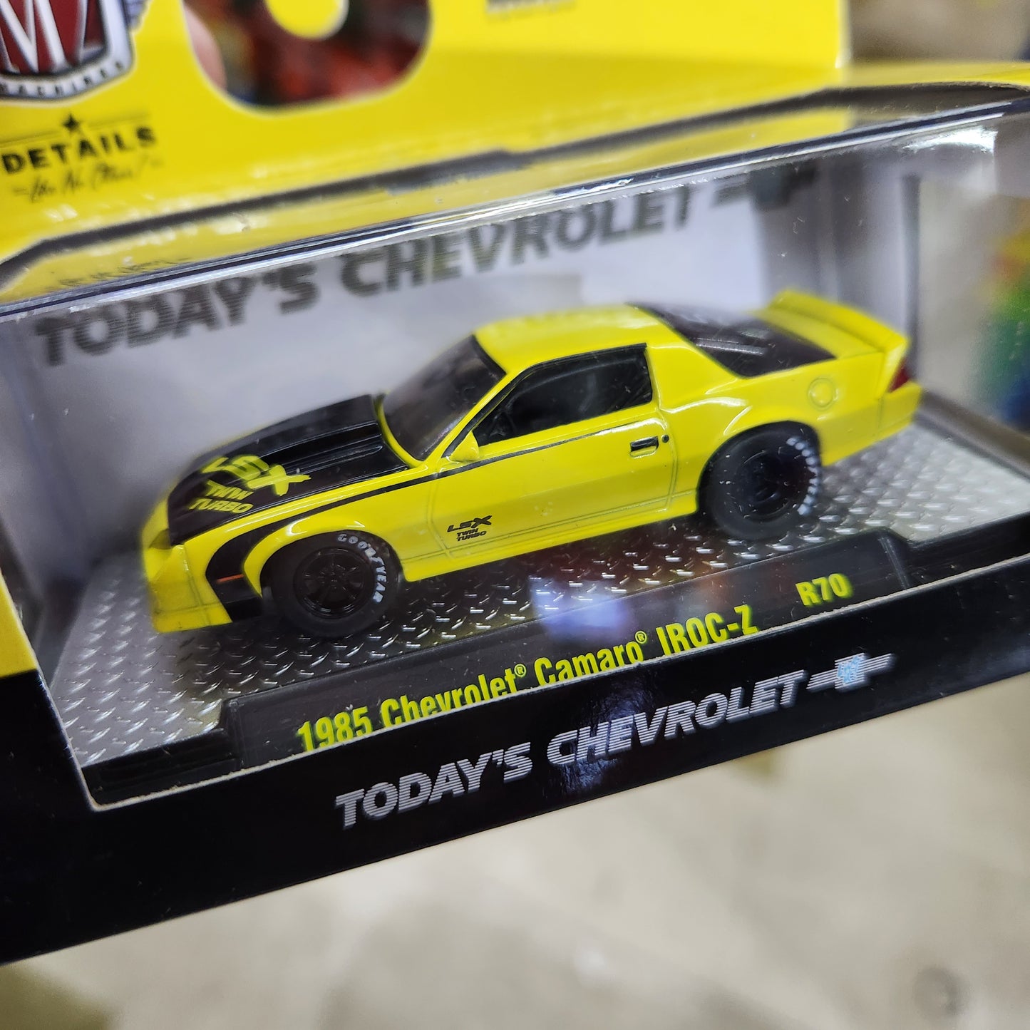 M2 Machines - 'Auto-Thentics Mix 70 - 1985 Chevrolet Camaro IROC-Z
