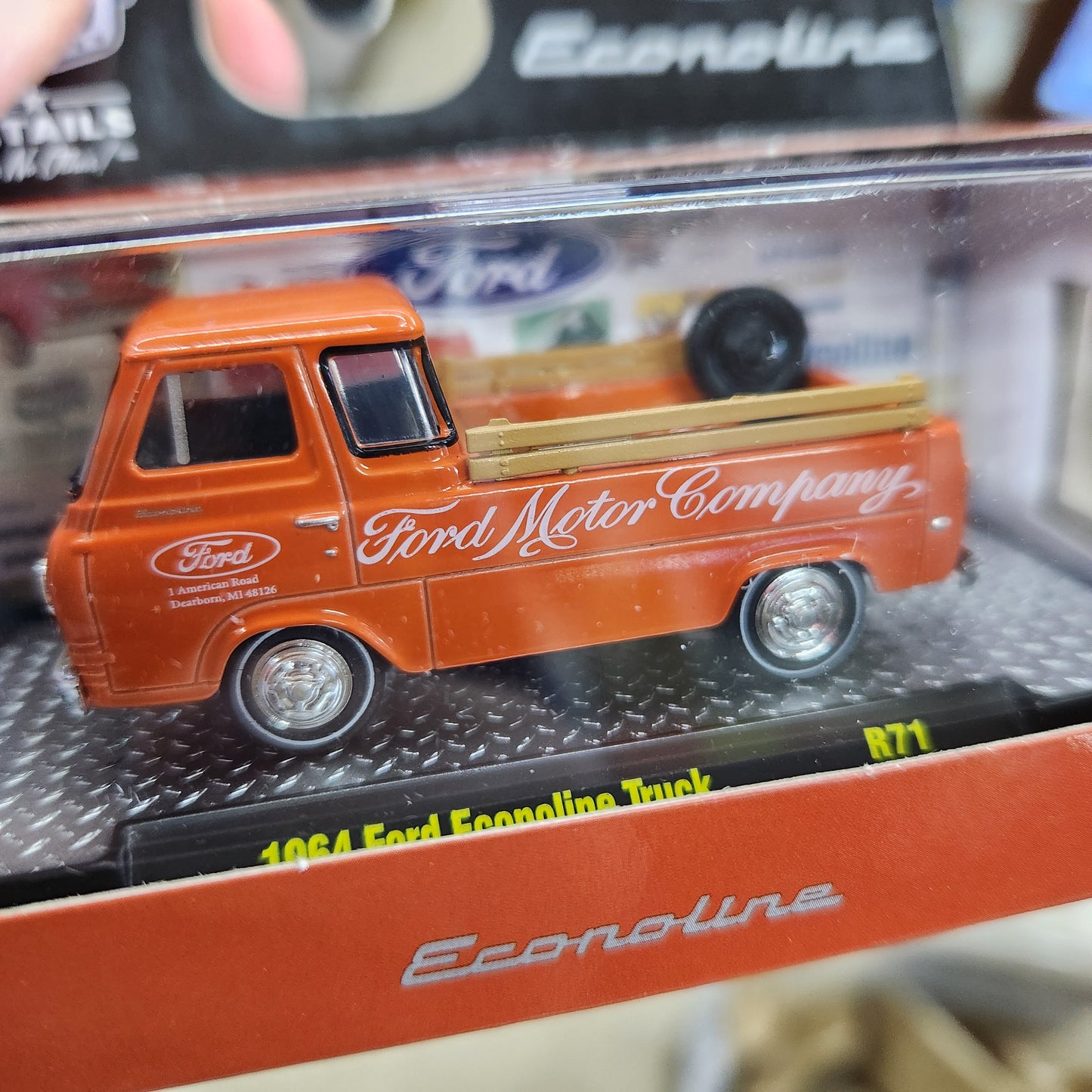 M2 Machines - 'Auto-Thentics Mix 71 - 1964 Ford Econoline Truck