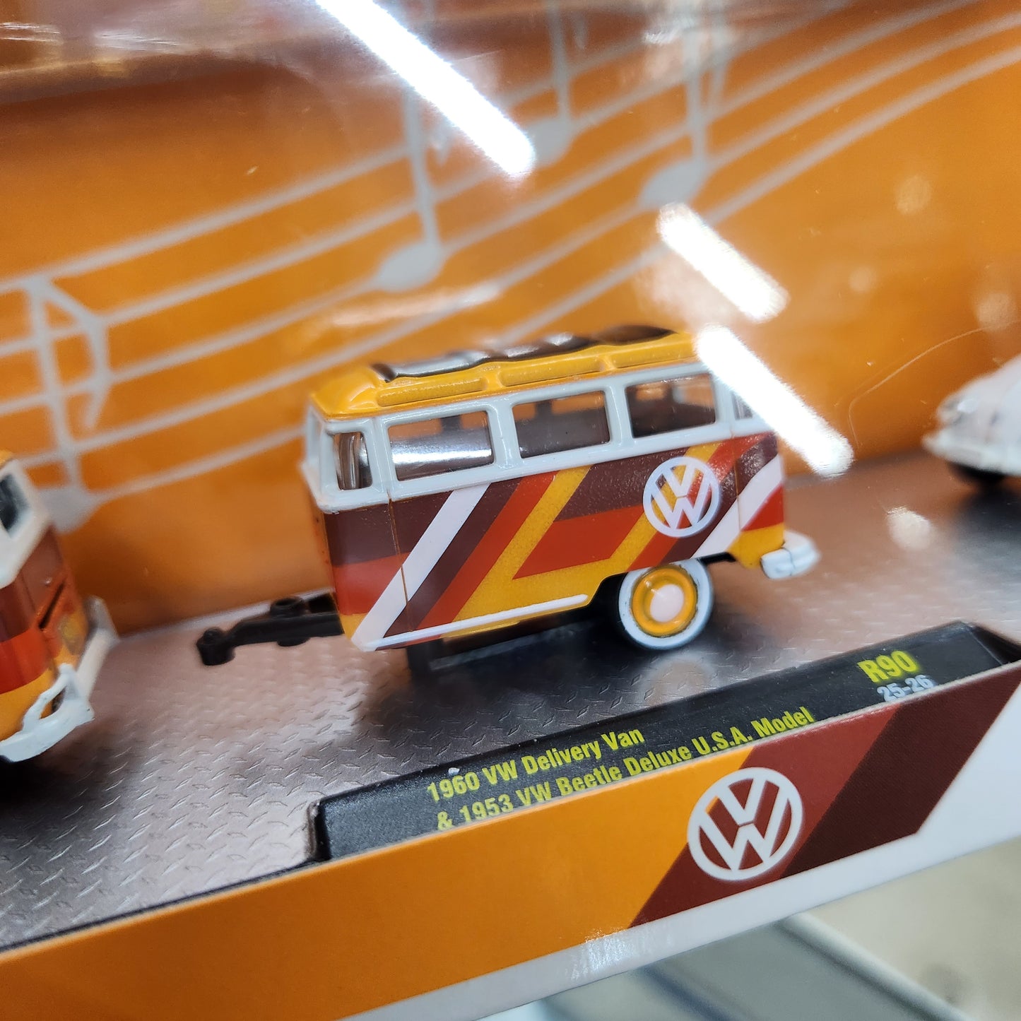 M2 Machines - 'Auto-Haulers' Mix 90 - 1960 VW Delivery Van + 1953 VW Beetle Deluxe