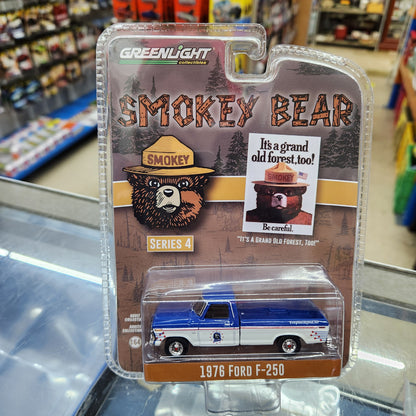 Greenlight - 'Smokey Bear' Series 4 - 1976 Ford F-250 (Blue/White)