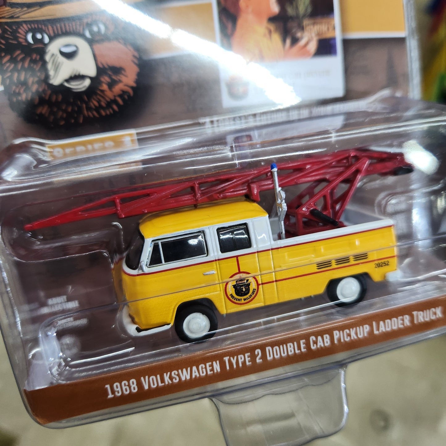 Greenlight - 'Smokey Bear' Series 4 - 1968 VW Type 2 Double Cab Pickup Ladder Truck