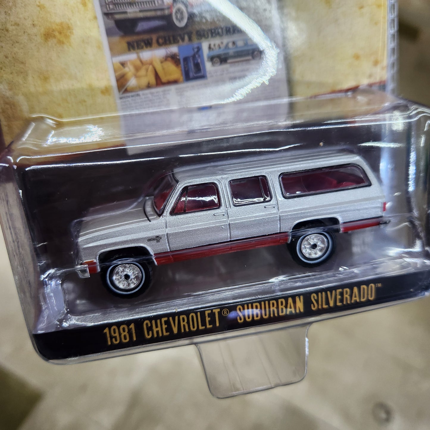 Greenlight - 'Vintage Ad Cars' Series 10 - 1981 Chevrolet Suburban Silverado (Silver)