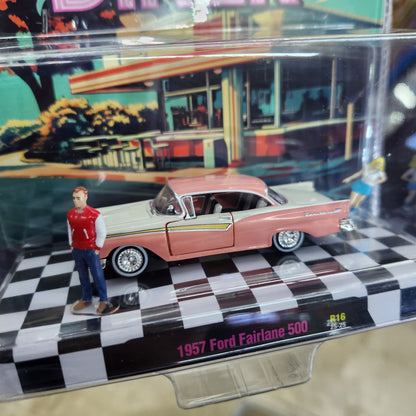 M2 Machines - 'Diorama Series' Mix 16 - 1957 Ford Fairlane 500 with Figurines