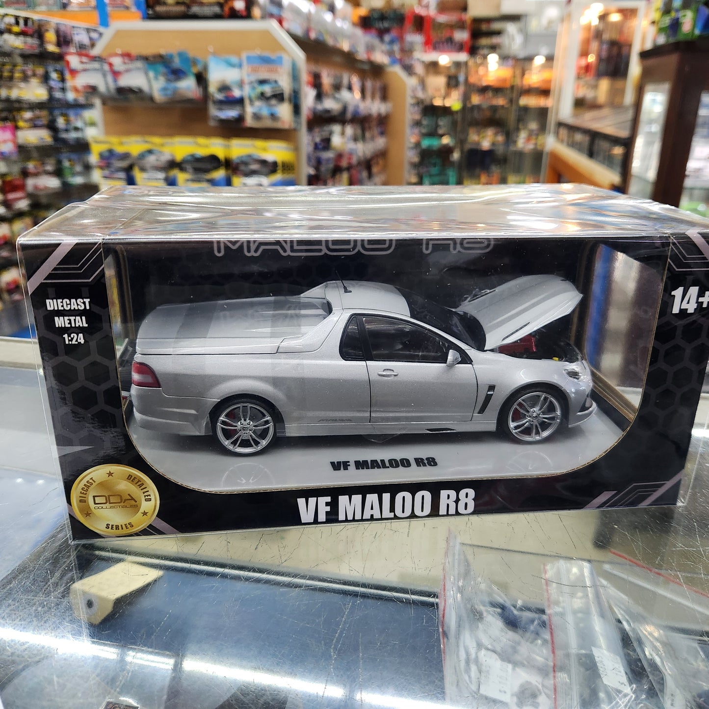 DDA - Holden VF Maloo R8 Ute (Silver) - 1:24 Scale