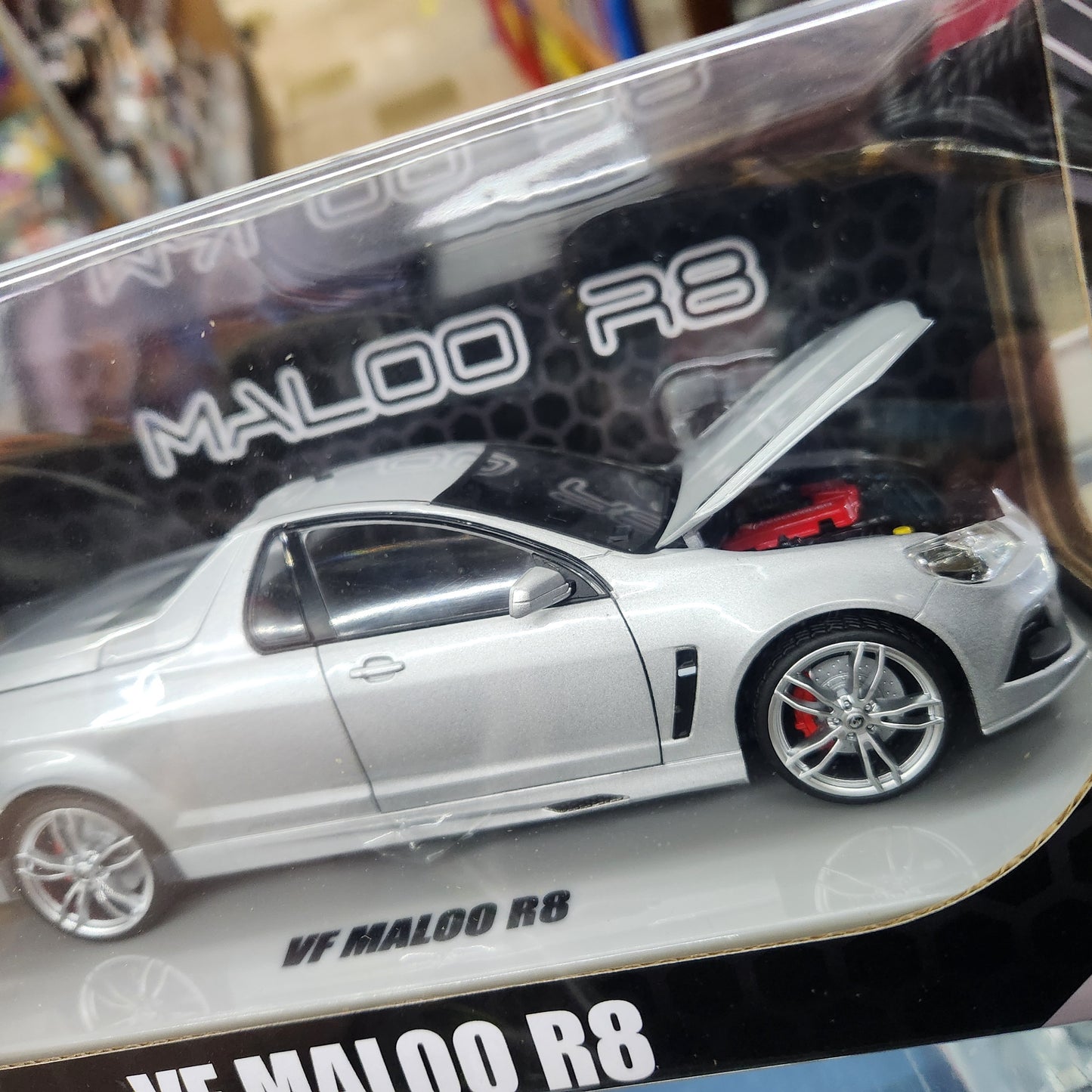 DDA - Holden VF Maloo R8 Ute (Silver) - 1:24 Scale