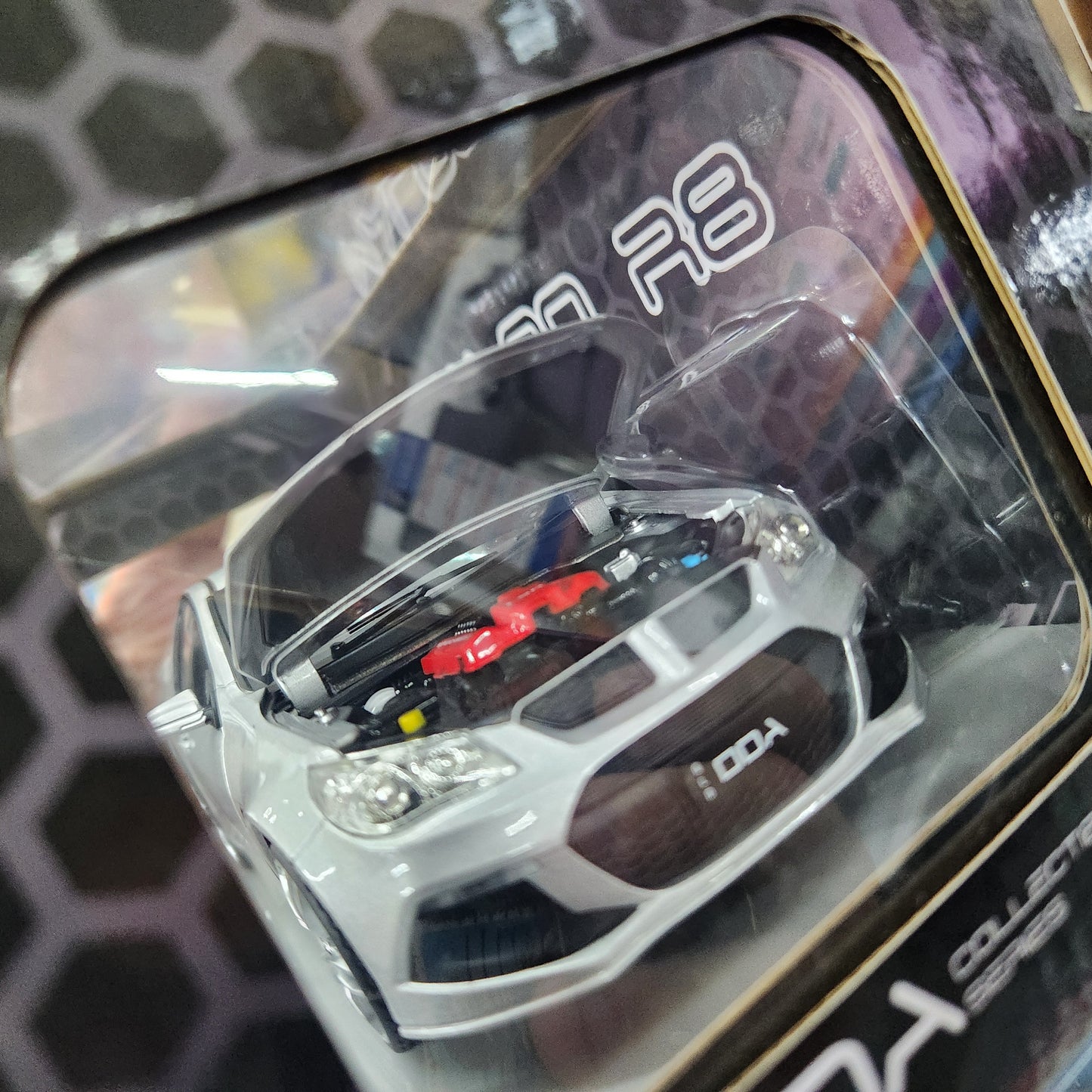 DDA - Holden VF Maloo R8 Ute (Silver) - 1:24 Scale