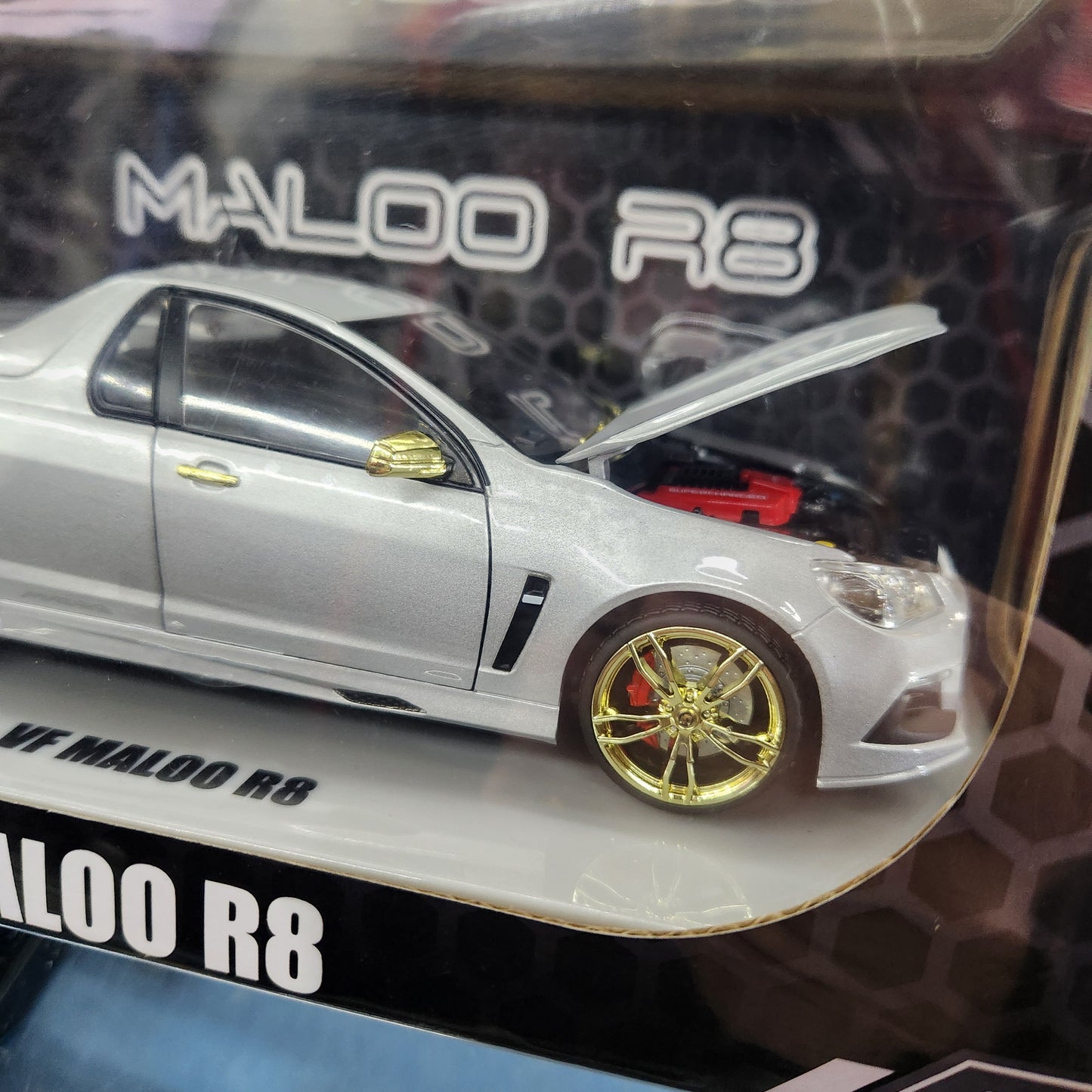 DDA - Holden VF Maloo R8 Ute (Silver) - 1:24 Scale **CHASE**