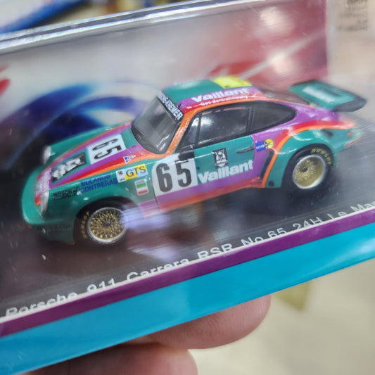 Spark - 1975 Porsche 911 Carrera RSR 3.0 #65 - 24h Le Mans (Teal/Pink) - 1:64 Scale