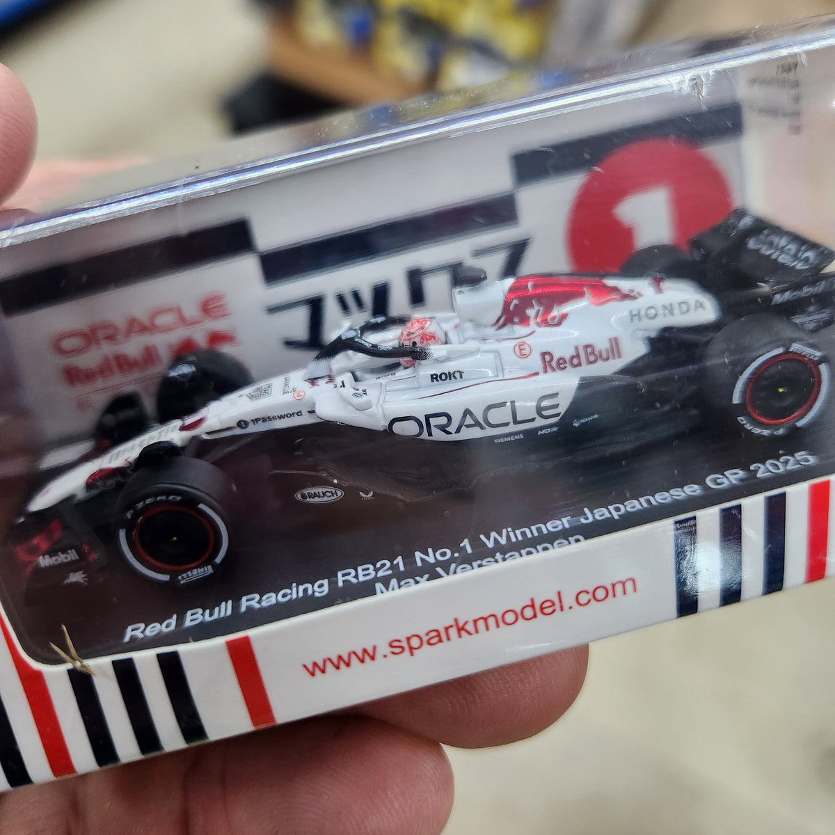 Spark - Oracle Red Bull Racing RB21 Formula 1 F1 - Japan GP 2025 Winner - #1 Max Verstappen - 1:64 Scale