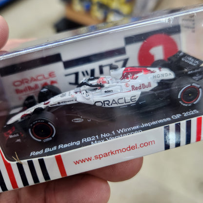 Spark - Oracle Red Bull Racing RB21 Formula 1 F1 - Japan GP 2025 Winner - #1 Max Verstappen - 1:64 Scale