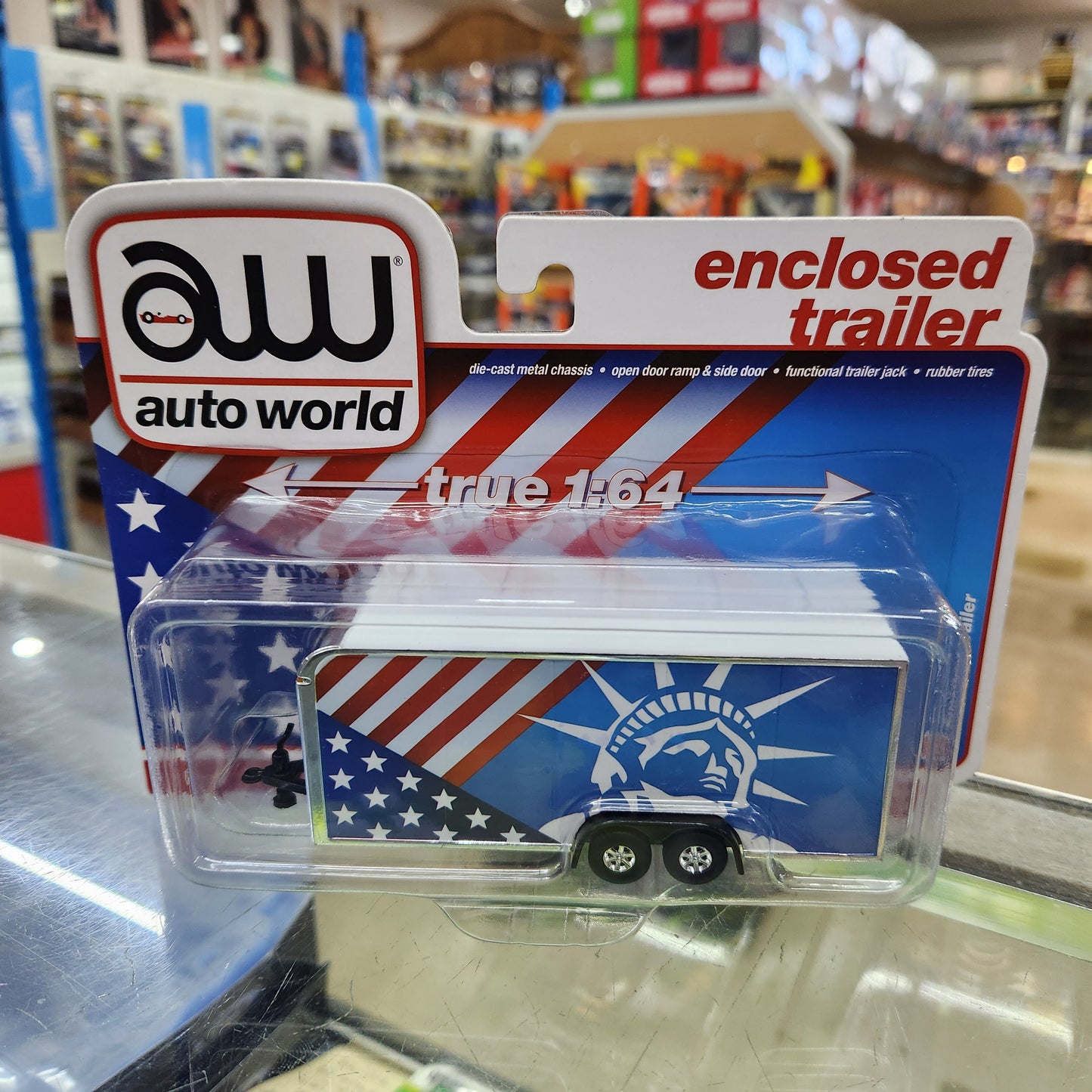 Auto World - Enclosed Trailer 'Patriotic' - 1:64 Scale