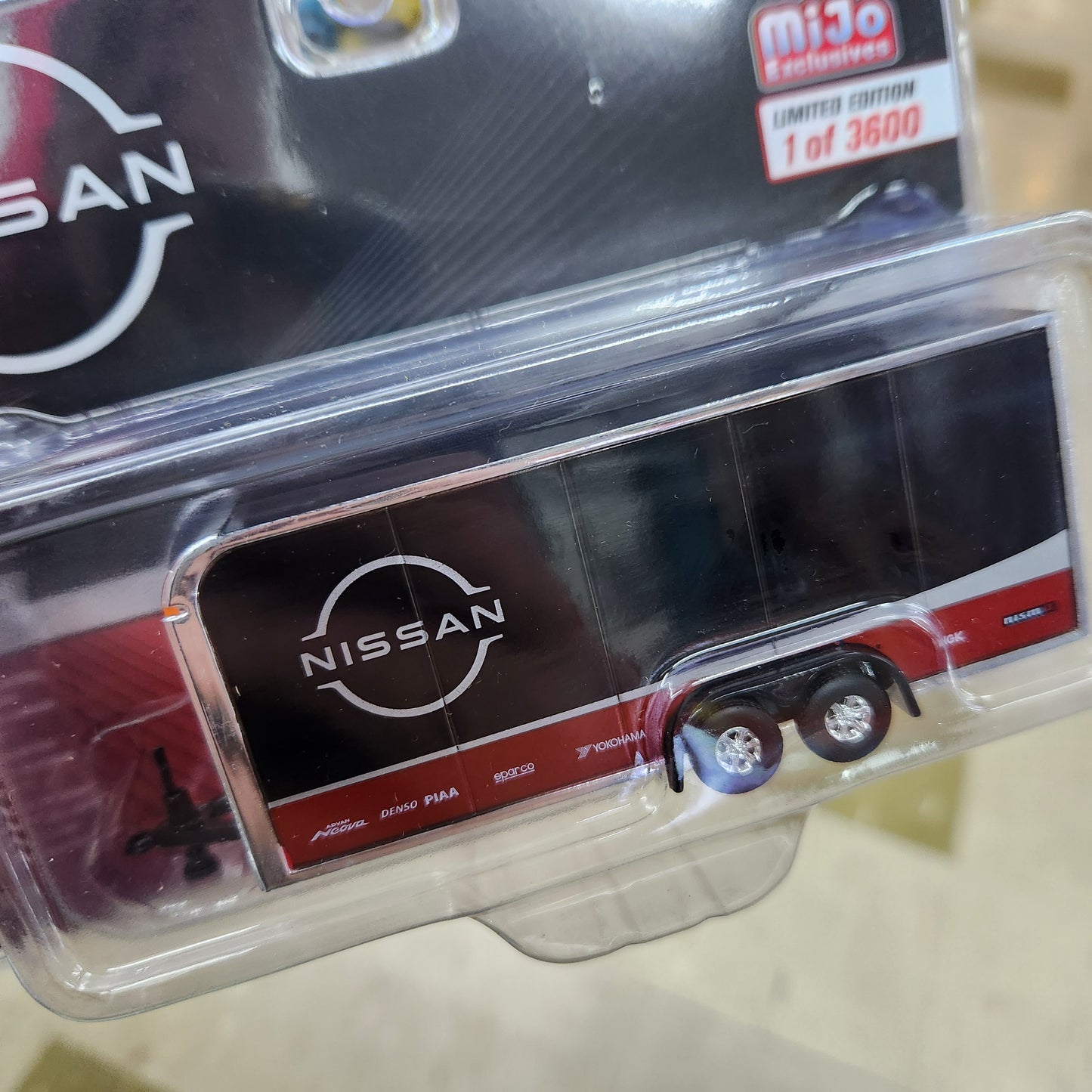 Auto World - Enclosed Trailer 'Nissan' - 1:64 Scale