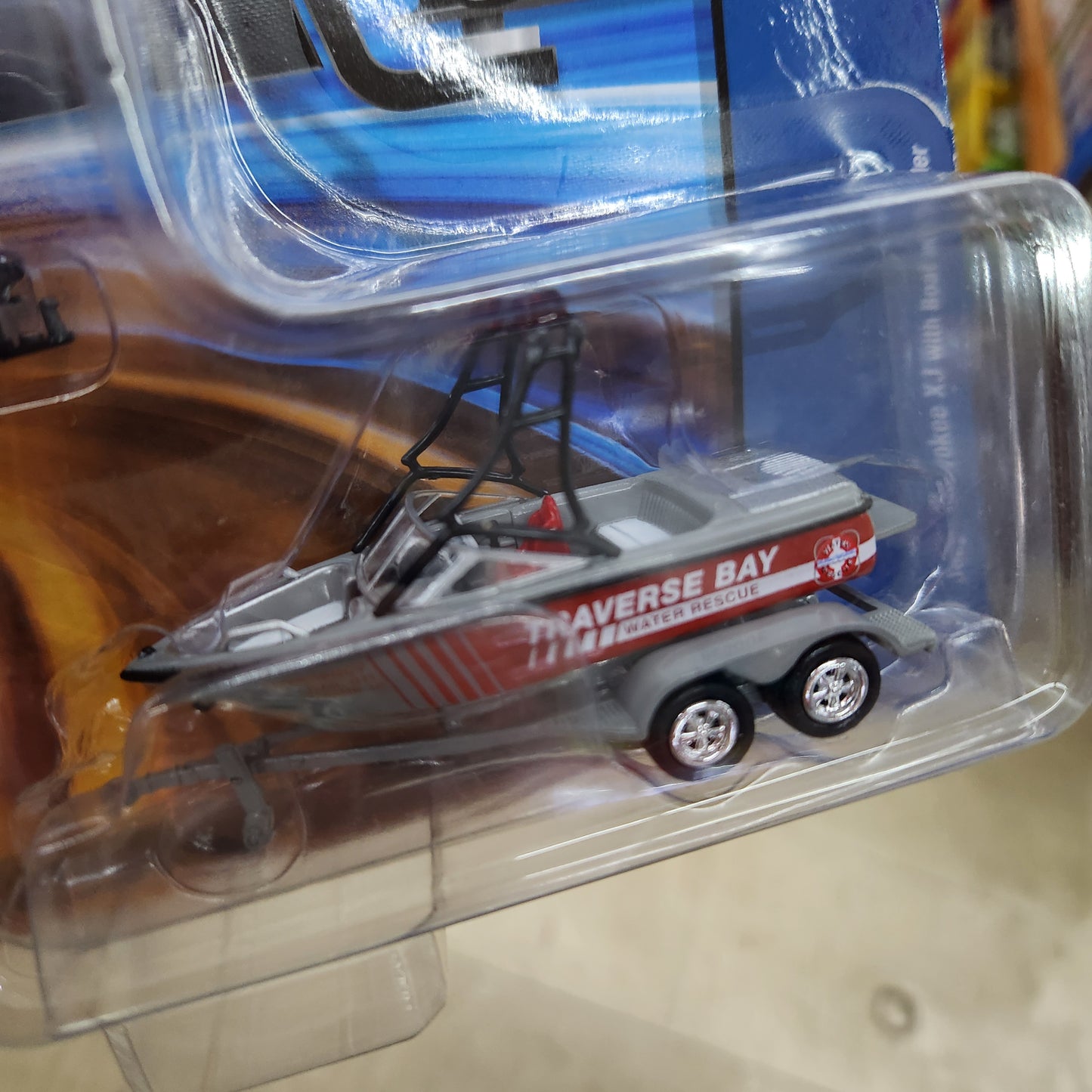 Johnny Lightning - Tow & Go Release 2 - Jeep Cherokee XJ & Boat 'Rescue'