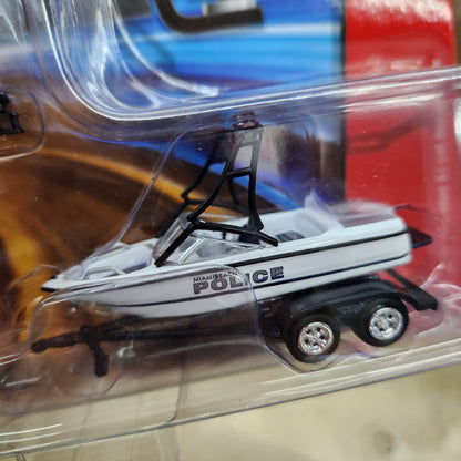 Johnny Lightning - Tow & Go Release 2 - Jeep Cherokee XJ & Boat 'Police'