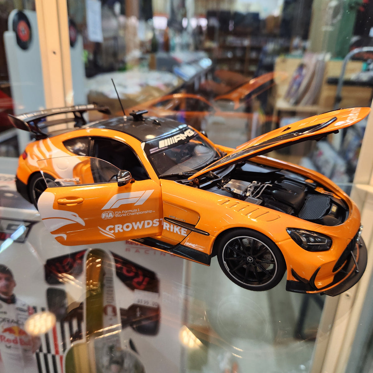 Minichamps - Mercedes-AMG GT Black Series - 2025 Formula 1 Safety Car (British GP) - 1:18 Scale