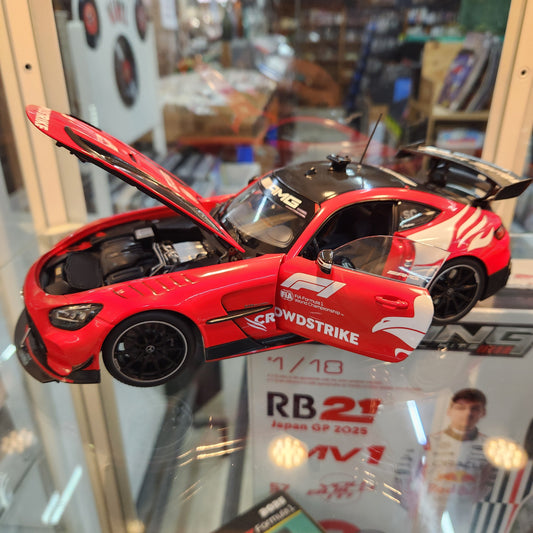 Minichamps - Mercedes-AMG GT Black Series - 2025 Formula 1 Safety Car  - 1:18 Scale