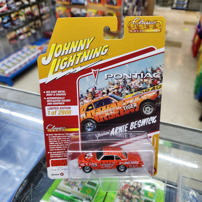 Johnny Lightning - 2023 Classic Gold R2 Ver B - 1963 Pontiac Tempest