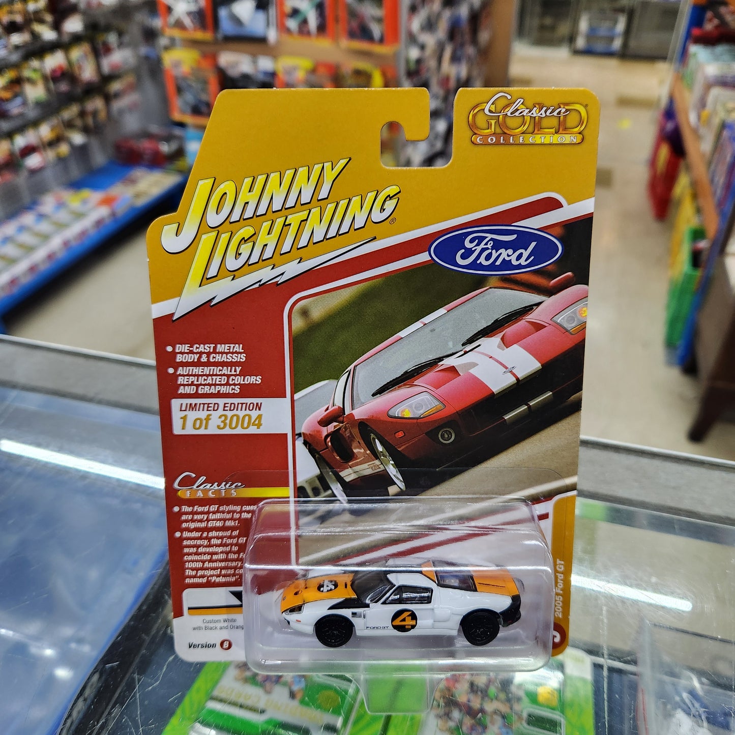 Johnny Lightning - 2023 Classic Gold R2 Ver B - 2005 Ford GT