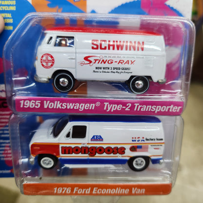 Johnny Lightning - Freestyle R2 Ver A - 1965 VW Type 2 Transporter & 1976 Ford Econoline