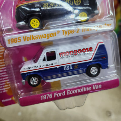 Johnny Lightning - Freestyle R2 Ver B - 1965 VW Type 2 Transporter & 1976 Ford Econoline