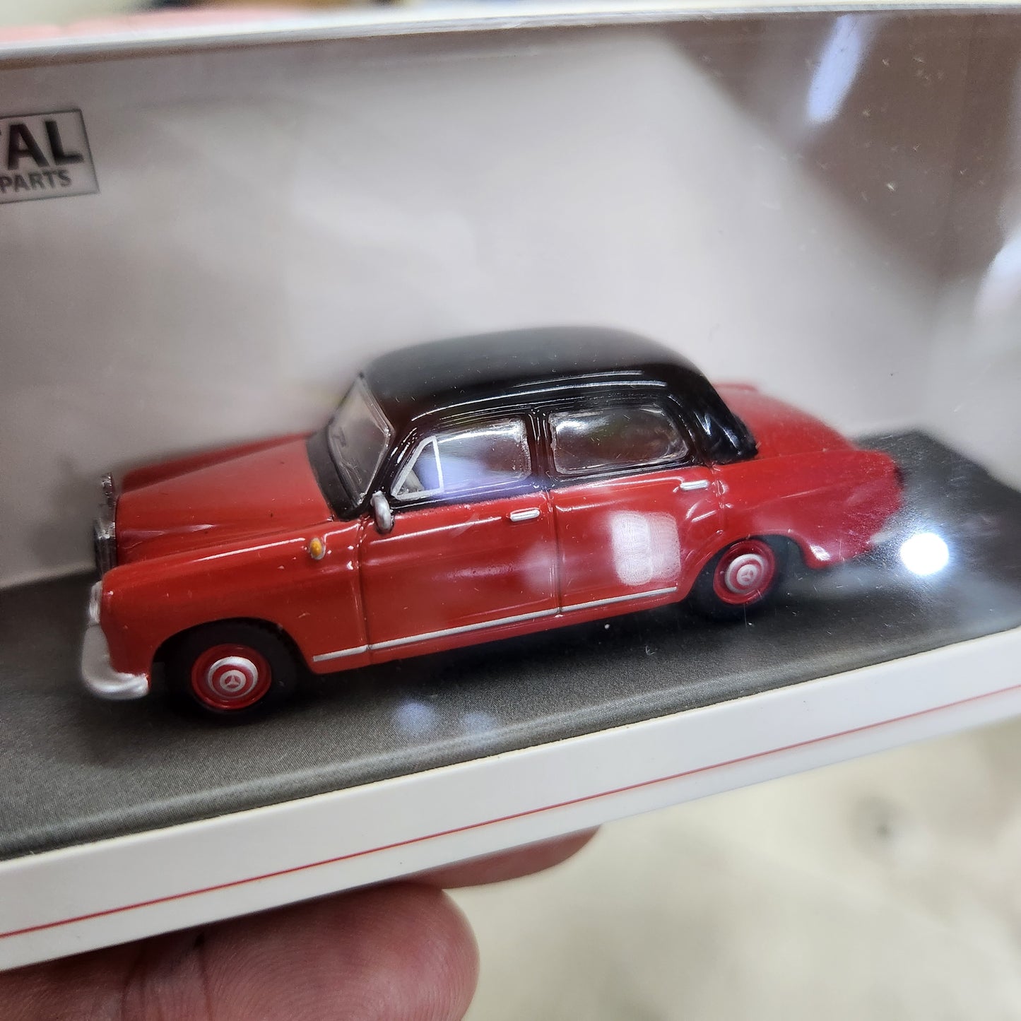 Schuco - 1954 Mercedes-Benz 180 Ponton (W120) - 1:64 Scale