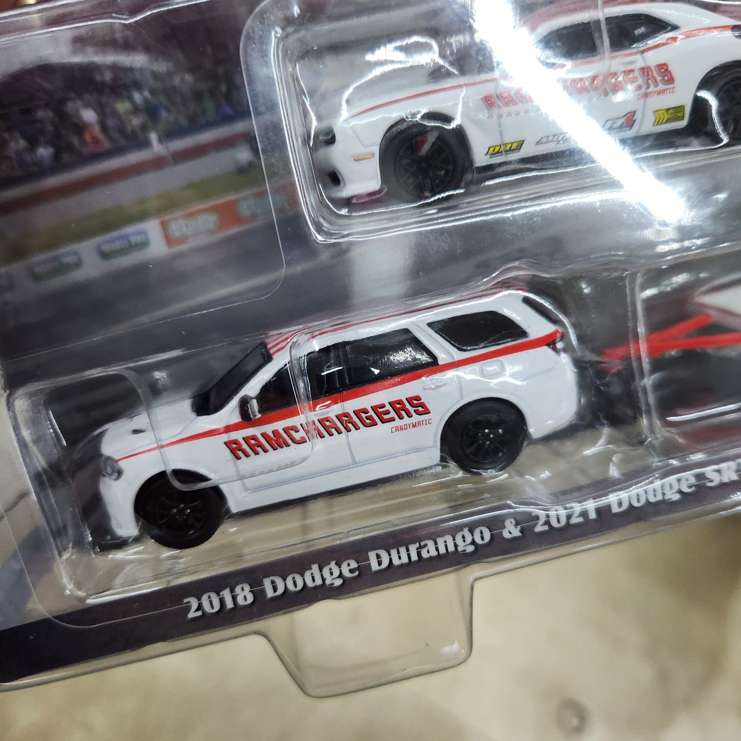 Greenlight - Racing 'Hitch & Tow' Series 6 - 2018 Dodge Durango & 2016 Dodge Challenger SRT with Trailer