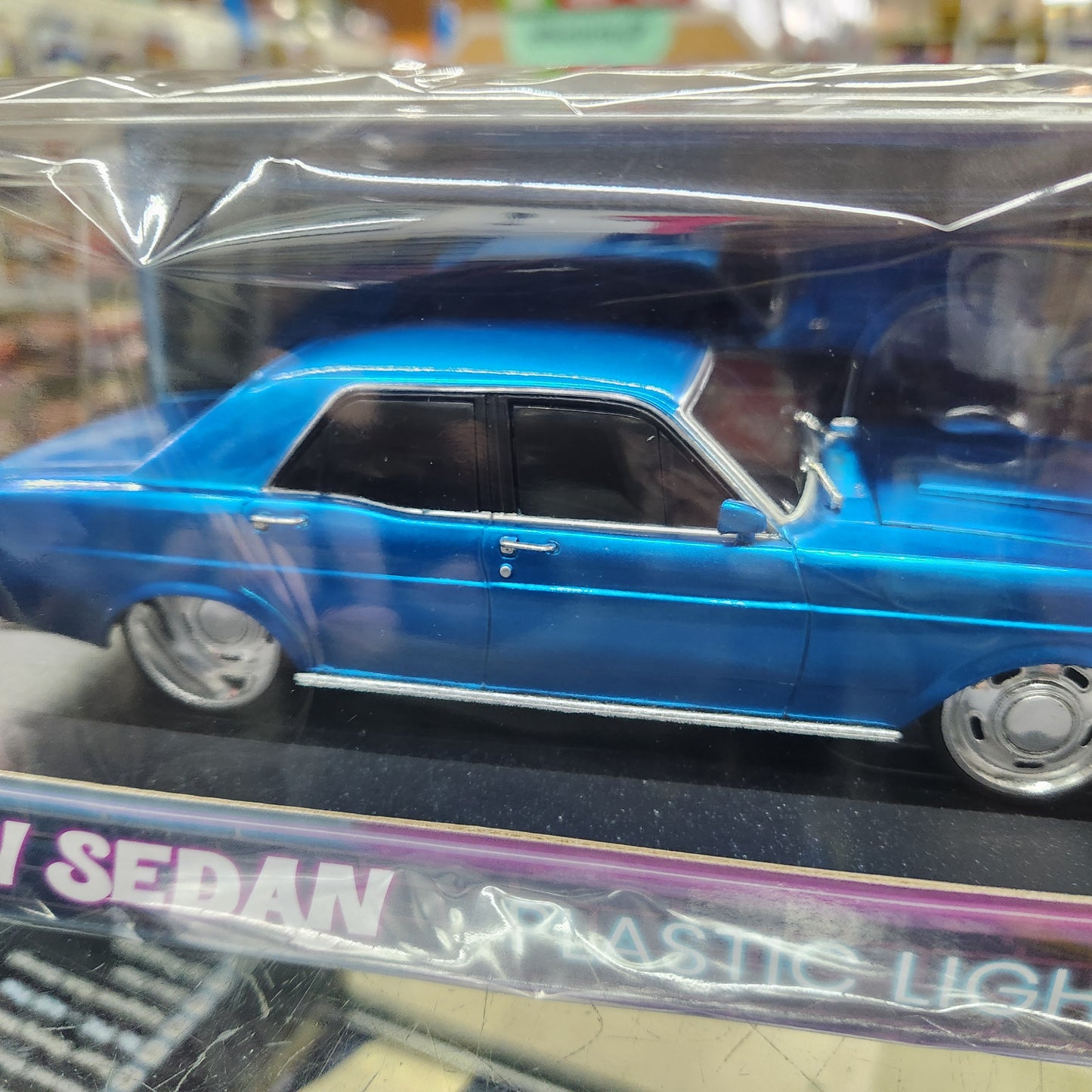 DDA - Ford XW Falcon (Blue) - Light Up - 1:24 Scale