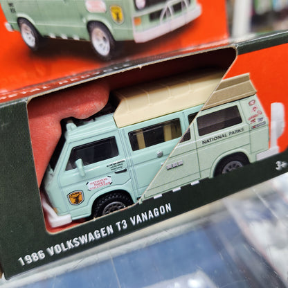 Matchbox - Moving Parts - 1986 Volkswagon T3 Vanagon Camper - 1:64 Scale