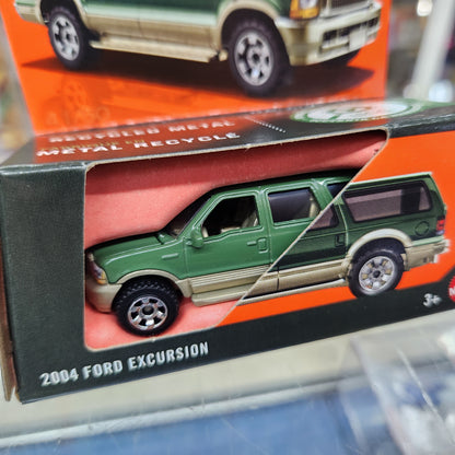 Matchbox - Moving Parts - 2004 Ford Excursion (Green/Tan) - 1:64 Scale