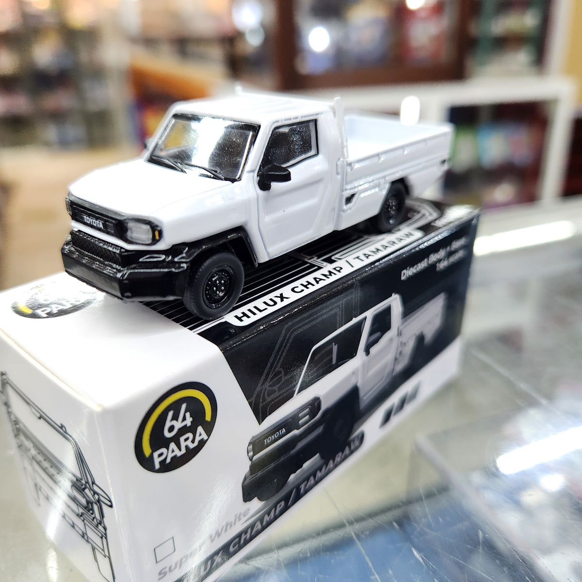 Para64 - 2025 Toyota Hilux Champ Tamaraw (Super White) - 1:64 Scale