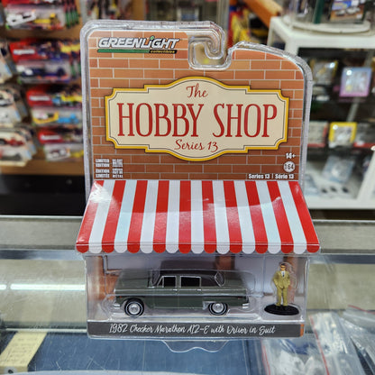 Greenlight - The Hobby Shop Series 13 - 1982 Checker Marathon A12-E with Driver