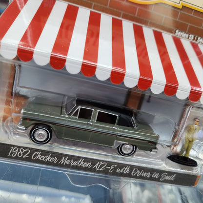 Greenlight - The Hobby Shop Series 13 - 1982 Checker Marathon A12-E with Driver