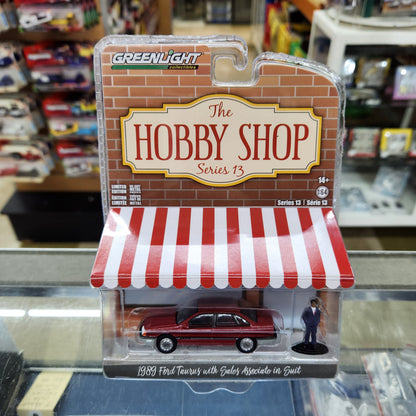 Greenlight - The Hobby Shop Series 13 - 1989 Ford Taurus with Salesman