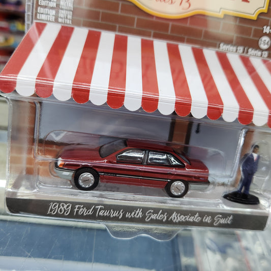 Greenlight - The Hobby Shop Series 13 - 1989 Ford Taurus with Salesman