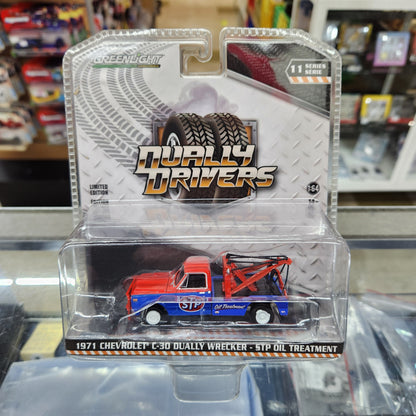 Greenlight - Dually Drivers Series 11 - 1971 Chevrolet C-30 Dually Wrecker 'STP Oil Treatment'