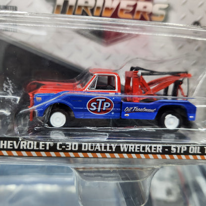 Greenlight - Dually Drivers Series 11 - 1971 Chevrolet C-30 Dually Wrecker 'STP Oil Treatment'