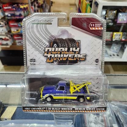 Greenlight - Dually Drivers Series 11 - 1967 Chevrolet C-30 Dually Wrecker 'Michelin Service Center'