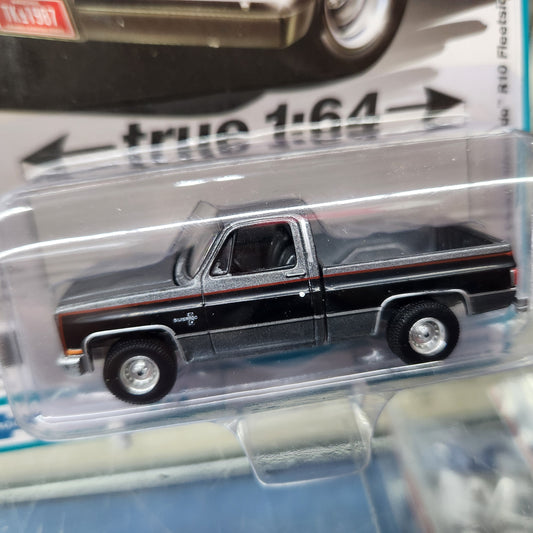 Auto World - 2022 Premium Series R2 Vers A. - 1987 Chevy Silverado R10 Fleetside - 1:64 Scale