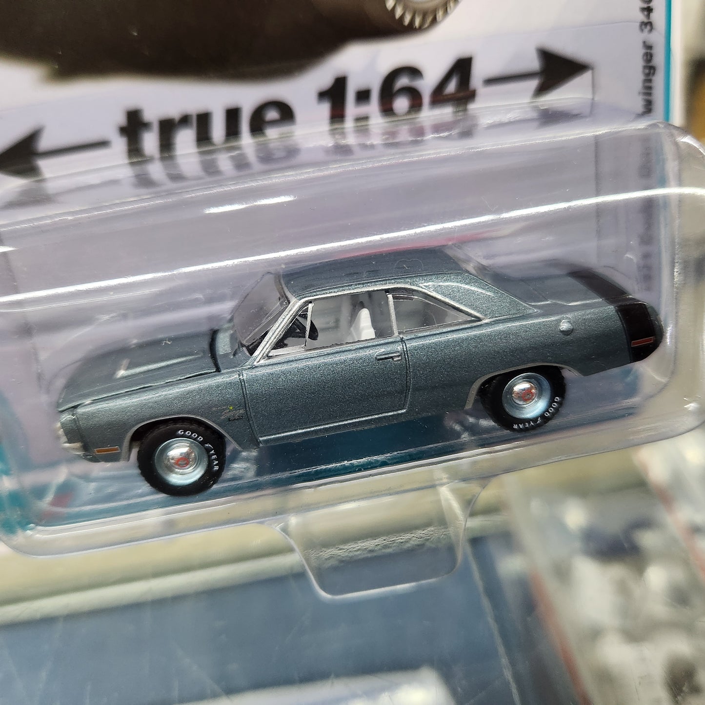 Auto World - 2022 Premium Series R2 Vers A. - 1971 Dodge Swinger 340 Special - 1:64 Scale