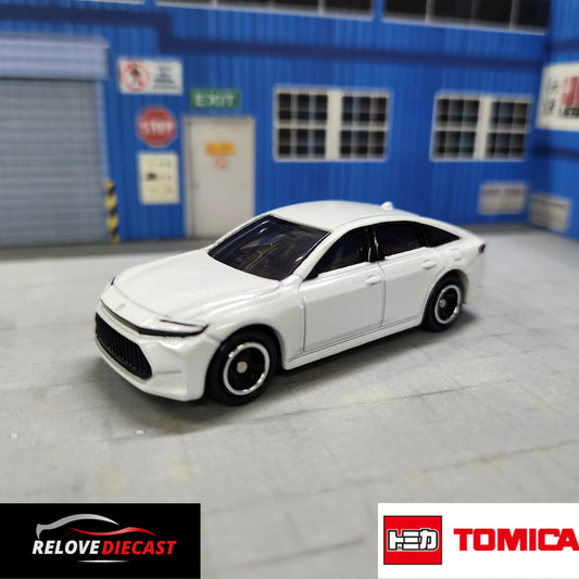 TOMICA - No.62 Toyota Crown Sedan - 1:66 Scale