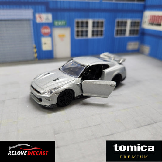 TOMICA PREMIUM - No.49 Nissan GT-R (2025) - 1:62 Scale