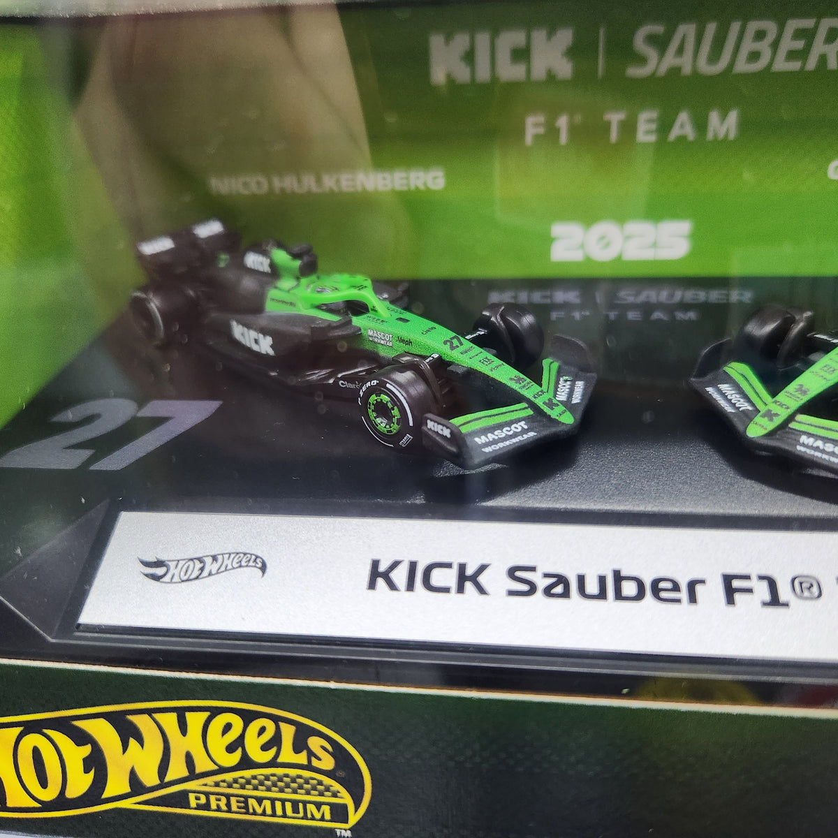Hot Wheels Premium - 2025 Formula 1 KICK Sauber F1 Team - 2 Pack (Mix 2)