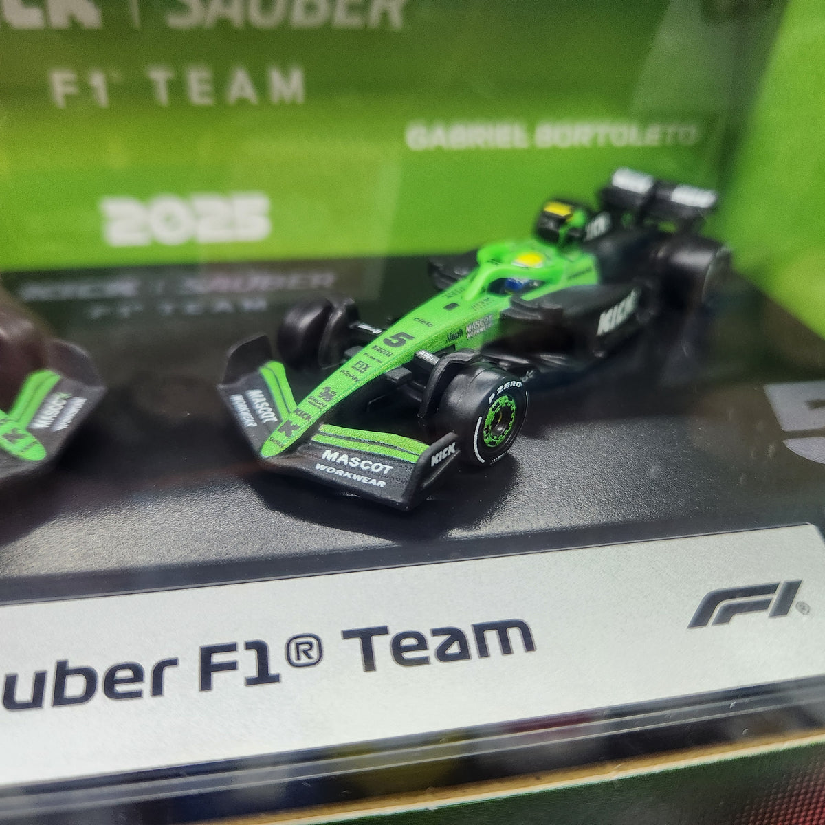 Hot Wheels Premium - 2025 Formula 1 KICK Sauber F1 Team - 2 Pack (Mix 2)